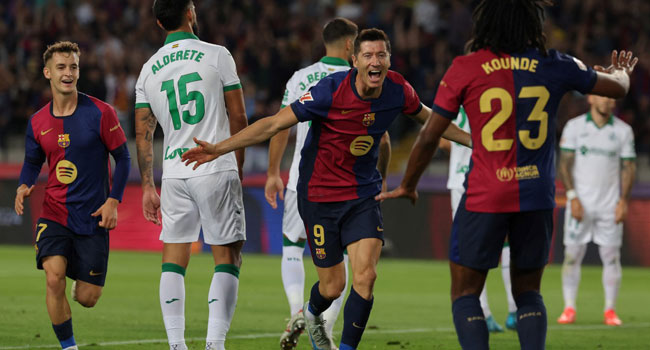 Lewandowski Helps Liga Leaders Barca Past Getafe